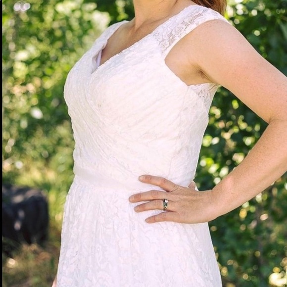 NWT stunning wedding dress in ivory - Picture 2 of 9